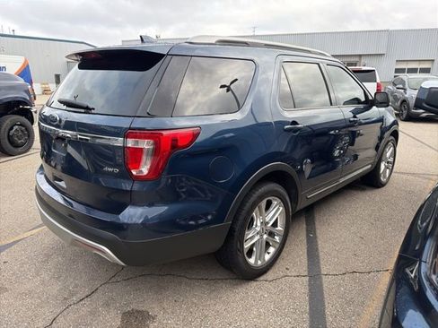 Used 2017 Ford Explorer XLT w/ Equipment Group 202A image 5