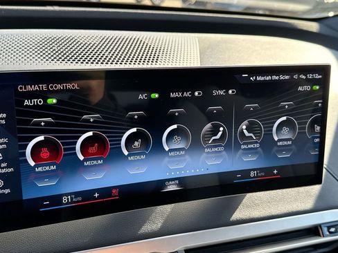 Used 2023 BMW iX xDrive50 w/ Sport Package image 17