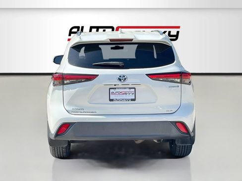 Used 2020 Toyota Highlander XLE FWD image 6