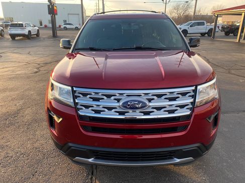 Used 2018 Ford Explorer XLT w/ Equipment Group 202A image 5