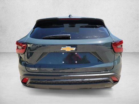 Used 2025 Chevrolet Trax LS w/ LS Convenience Package FWD image 6