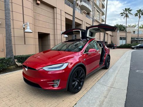 Used 2017 Tesla Model X 75D AWD/4WD image 3