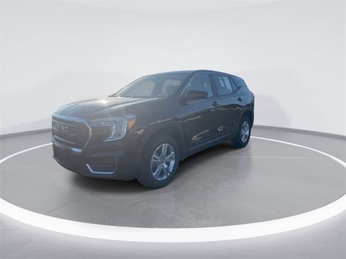 Used 2024 GMC Terrain SLE image 4