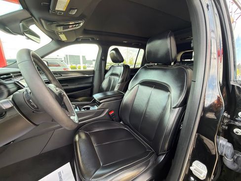 Used 2025 Jeep Grand Cherokee L Limited w/ Black Appearance Package AWD/4WD image 13