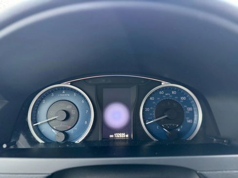 Used 2016 Toyota Camry LE image 30