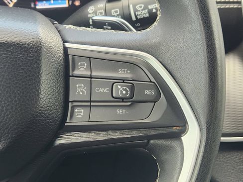 Used 2025 Jeep Grand Cherokee Laredo X RWD image 32