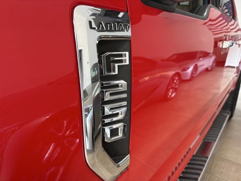 Used 2019 Ford F250 Lariat w/ Chrome Package image 5