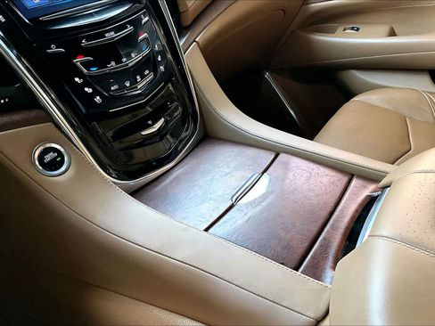 Used 2017 Cadillac Escalade Platinum image 16