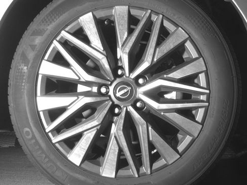 Used 2025 Nissan Altima 2.5 SV FWD image 13