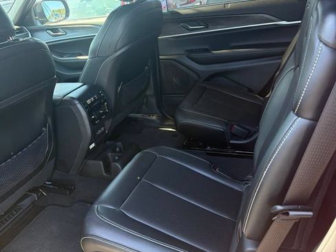 Used 2025 Jeep Grand Cherokee L Limited w/ Luxury Tech Group II AWD/4WD image 6