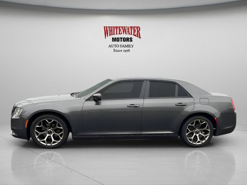 Used 2016 Chrysler 300 S image 2