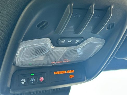 Used 2025 Chevrolet Colorado ZR2 w/ Midnight Edition AWD/4WD image 22