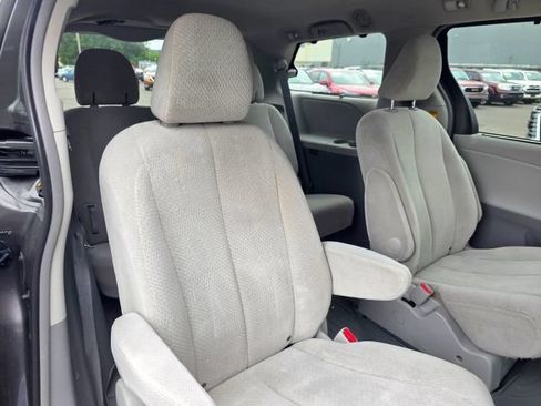Used 2014 Toyota Sienna LE AWD/4WD image 55