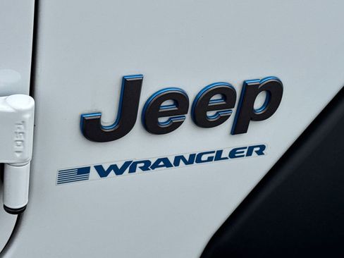 Certified 2023 Jeep Wrangler Unlimited w/ 8.4" Radio Group AWD/4WD image 8