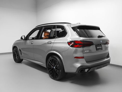 Used 2026 BMW X5 xDrive40i w/ M Sport Package AWD/4WD image 3