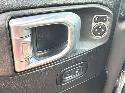 Used 2020 Jeep Gladiator Overland w/ Popular Equipment Package AWD/4WD image 28