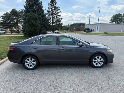 Used 2010 Toyota Camry LE FWD image 6