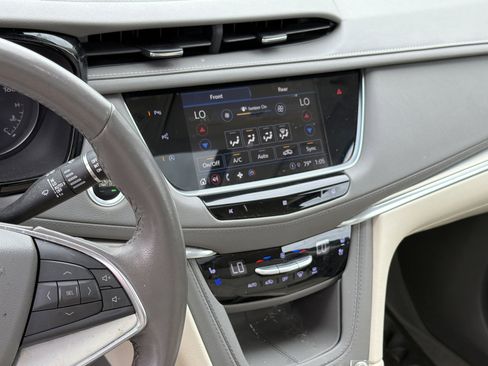 Used 2021 Cadillac XT5 Premium Luxury FWD image 17
