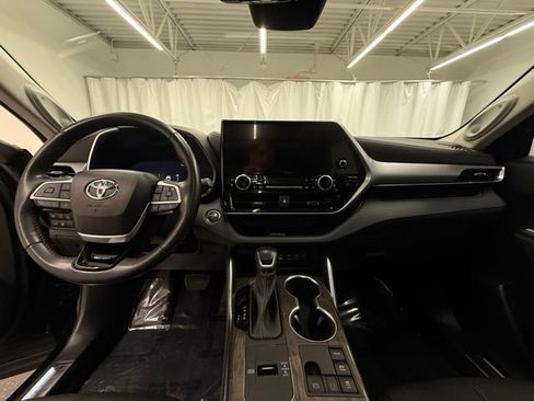 Used 2023 Toyota Highlander Platinum AWD/4WD image 18