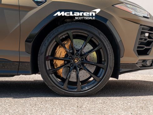 Used 2021 Lamborghini Urus AWD/4WD image 34