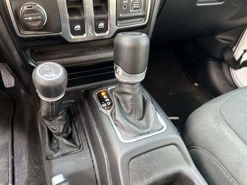 Used 2021 Jeep Wrangler Sport AWD/4WD image 24