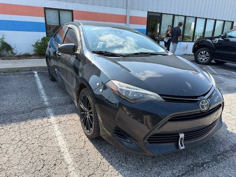 Used 2018 Toyota Corolla LE FWD image 2