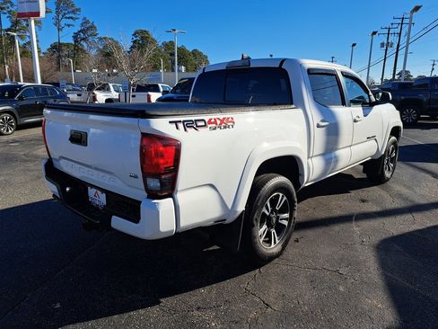 Used 2019 Toyota Tacoma TRD Sport image 7