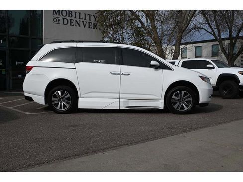 Used 2016 Honda Odyssey Touring Elite image 5