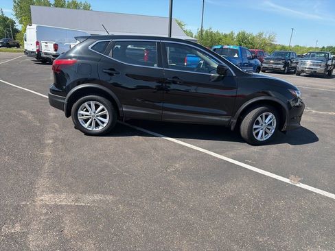 Used 2018 Nissan Rogue Sport S w/ S Appearance Package AWD/4WD image 8