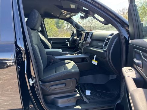 New 2026 RAM 1500 4x4 Crew Cab image 27