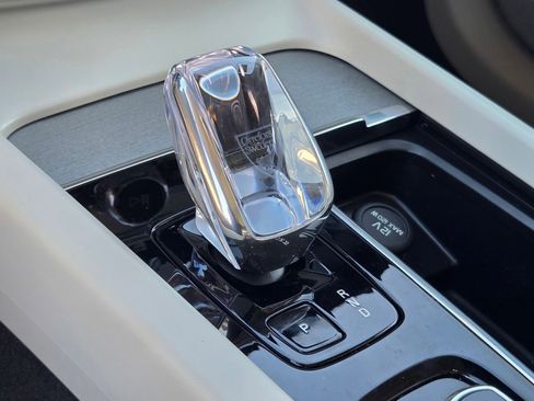 Certified 2025 Volvo XC60 T8 Ultra w/ Protection Package Premier image 18