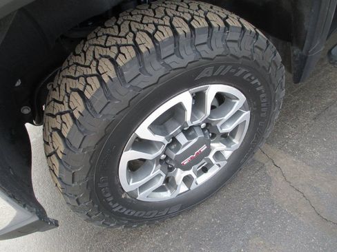 Used 2022 GMC Sierra 2500 SLT w/ SLT Premium Package image 15