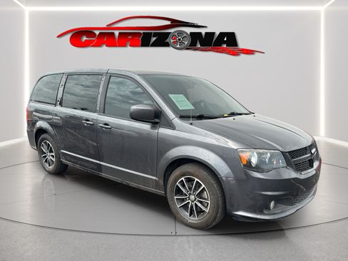 Used 2018 Dodge Grand Caravan SE FWD image 2