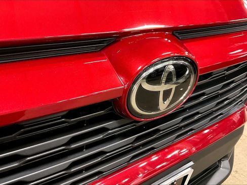 Certified 2022 Toyota RAV4 LE image 27
