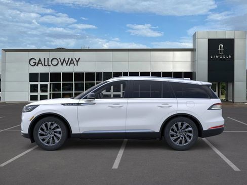 New 2026 Lincoln Aviator 2WD image 3