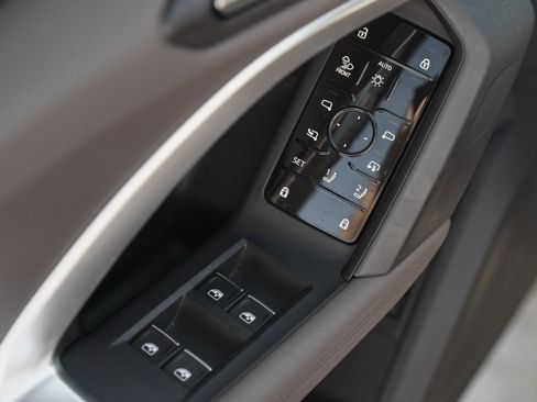 Used 2025 Audi Q5 Premium Plus w/ Premium Plus image 24