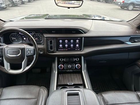 Used 2021 GMC Yukon XL Denali w/ Denali Premium Package AWD/4WD image 11