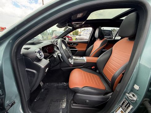Used 2025 Mercedes-Benz GLC 300 4MATIC image 17