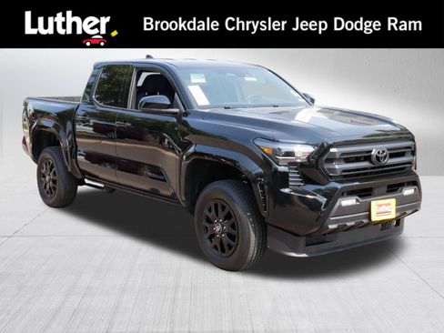 Used 2025 Toyota Tacoma SR5 AWD/4WD image 1