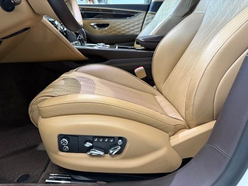 Used 2022 Bentley Flying Spur V8 AWD/4WD image 9