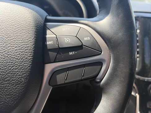 Used 2021 Jeep Grand Cherokee Overland AWD/4WD image 21