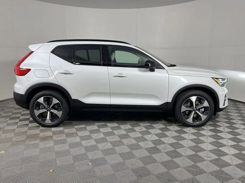 New 2026 Volvo XC40 B5 Plus w/ Climate Package AWD/4WD image 9