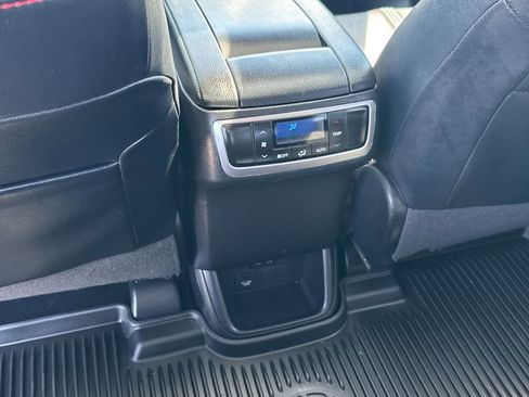 Used 2019 Toyota Highlander SE AWD/4WD image 37