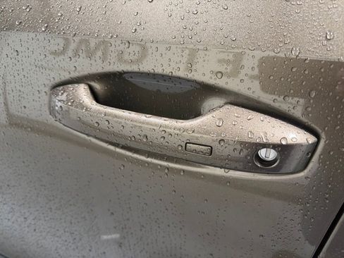 Used 2025 Nissan Kicks SV FWD image 3