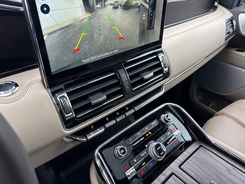 Certified 2023 Lincoln Navigator Reserve AWD/4WD image 21