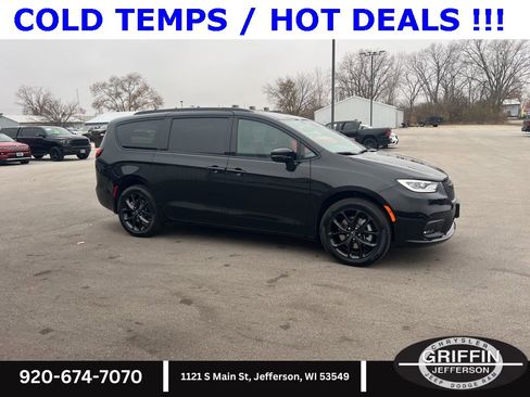 New 2026 Chrysler Pacifica Limited w/ S Appearance Package image 7