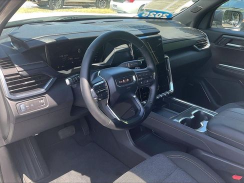 Used 2025 GMC Acadia Elevation FWD image 15