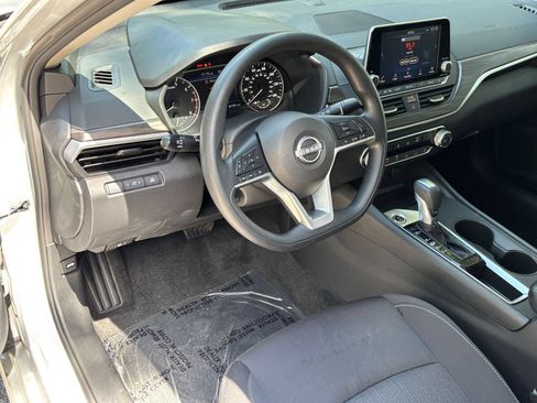Used 2025 Nissan Altima 2.5 SV FWD image 29