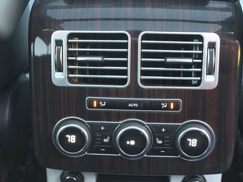 Used 2015 Land Rover Range Rover HSE image 9