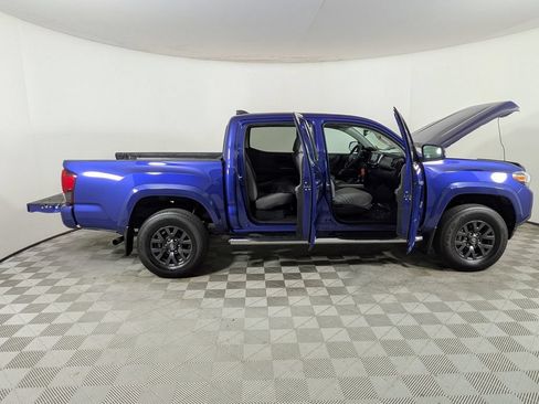 Used 2022 Toyota Tacoma SR5 w/ Technology Package RWD image 9